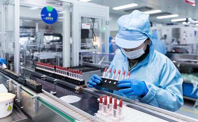 月產近7000萬支，這家化妝品代工廠為何營收增長將超三成？